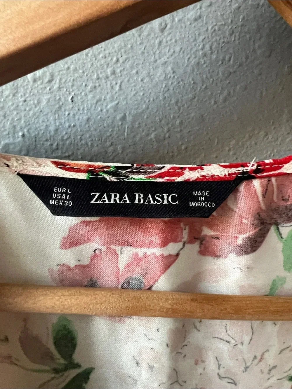 Zara Cream and Navy Floral V-Neck Mini Dress - Picture 3 of 8